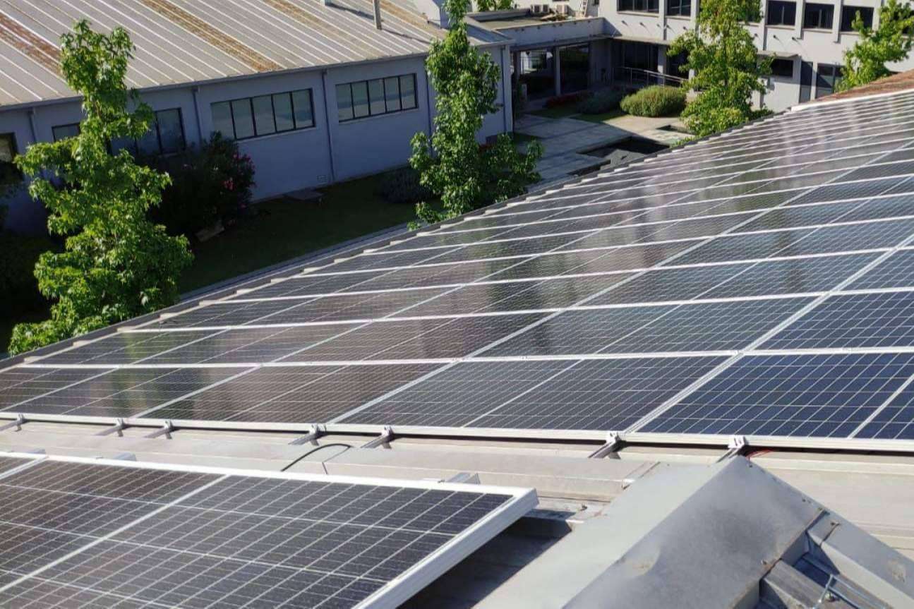 El autoconsumo industrial y cómo las empresas se están beneficiando también de la energía solar, por Sereco Energía
