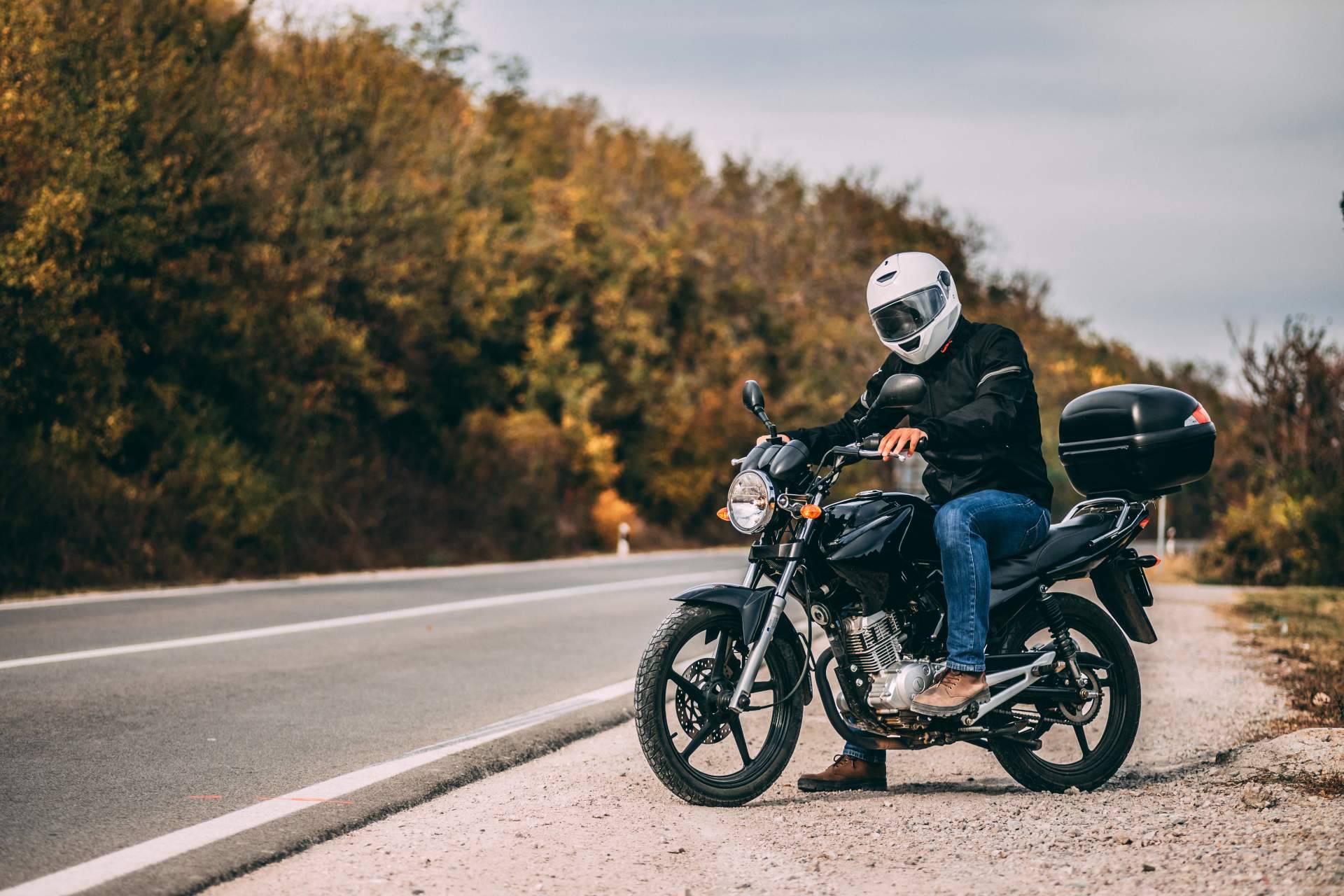 Ropa de moto Barcelona en MOTÓNITY, con marcas como REV'IT!