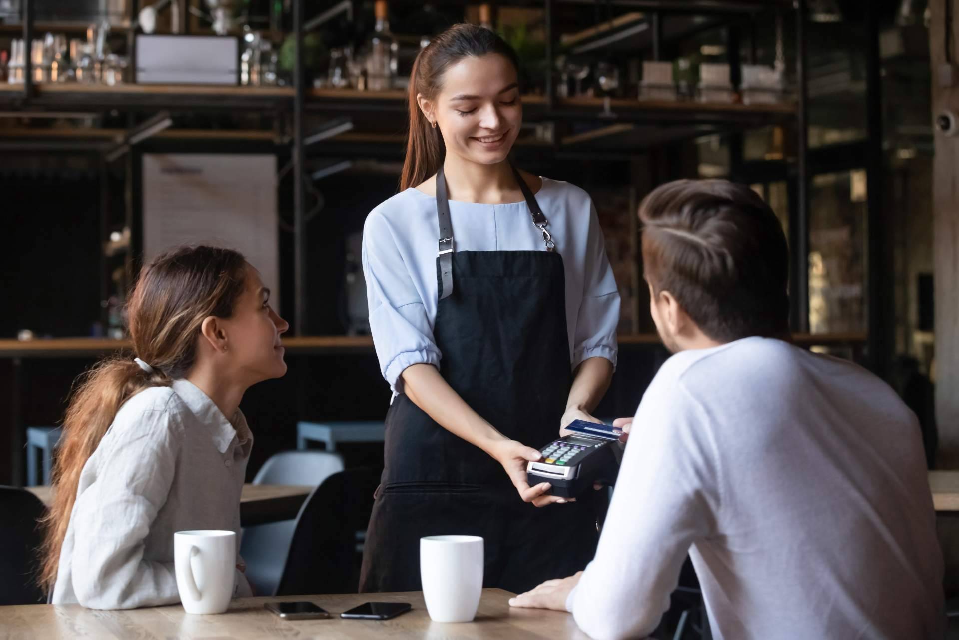 ¿Cómo digitalizar el registro horario de los empleados de hostelería con Miss Tipsi?