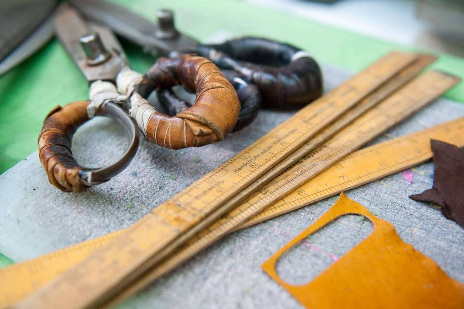 Diseño único y calidad artesanal con los guantes de Santacana