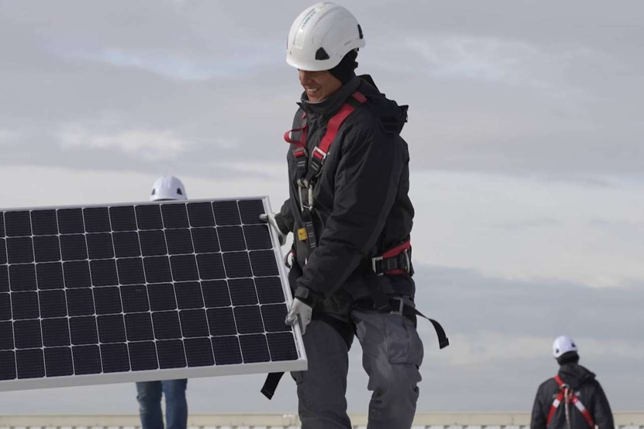 Instalar paneles solares en un negocio y sus beneficios