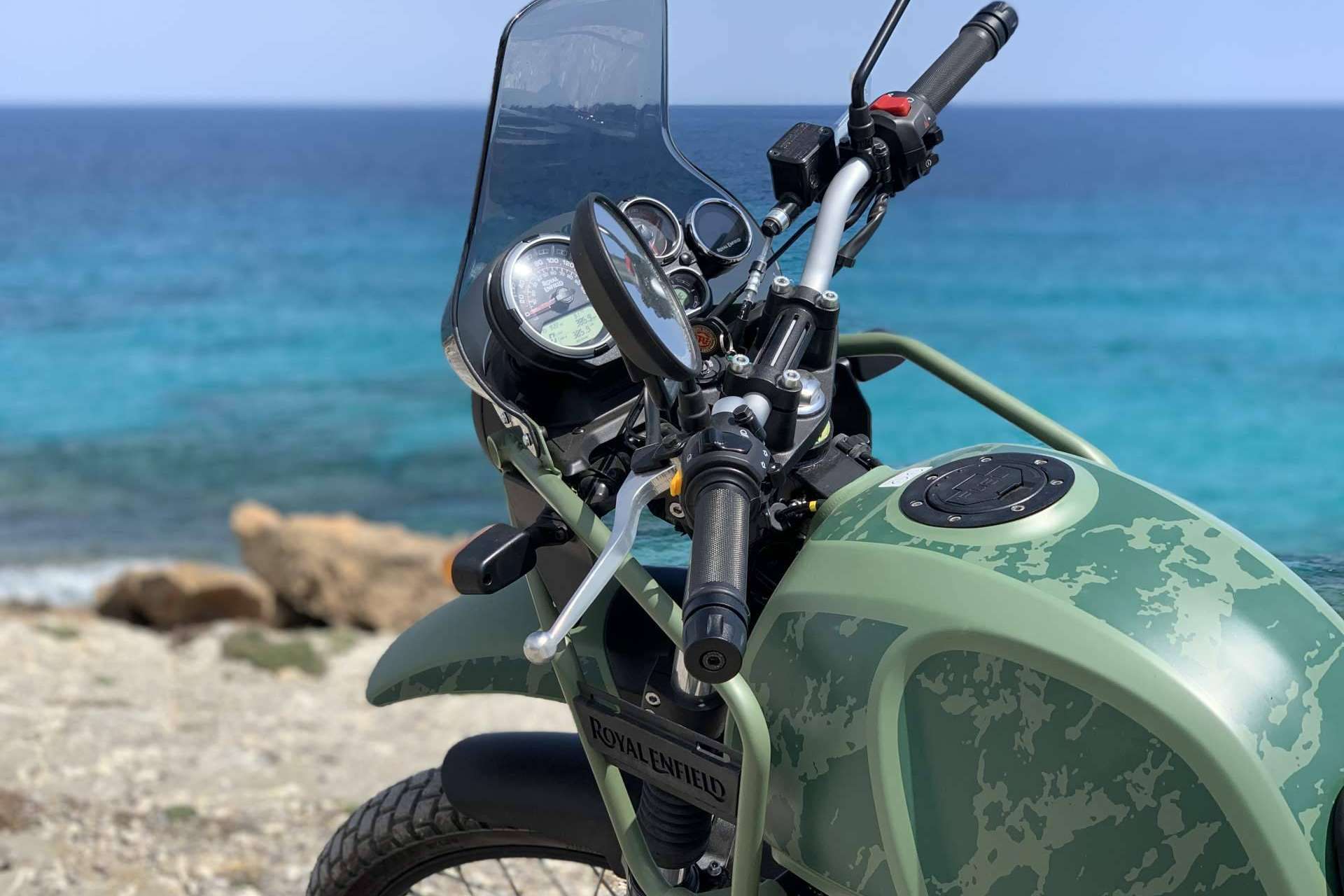 Motos de aventura, una innovadora forma de visitar las playas de Mallorca