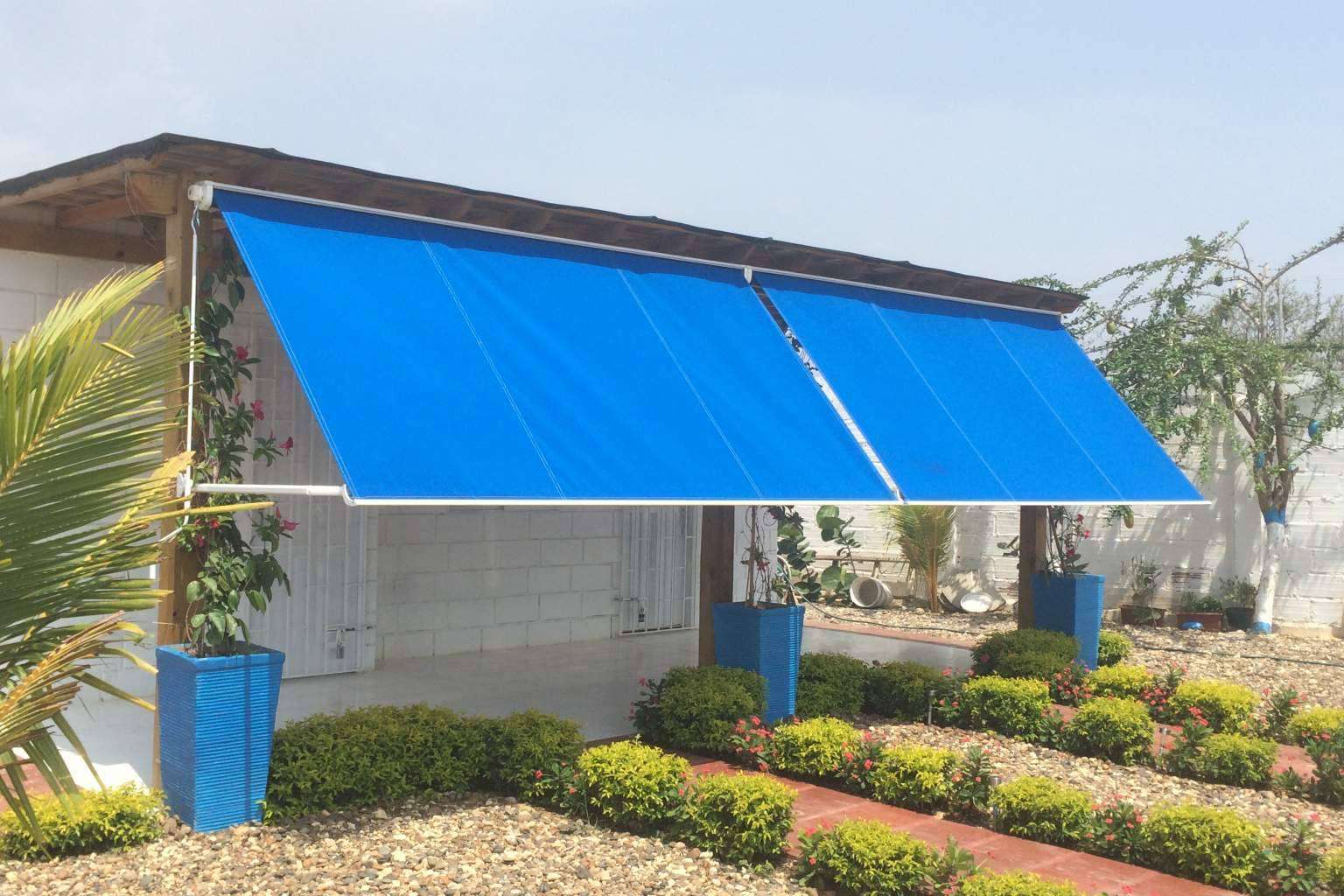 Mobiliaria Toldos y Parasoles se encarga de la fabricación e instalación de toldos y parasoles