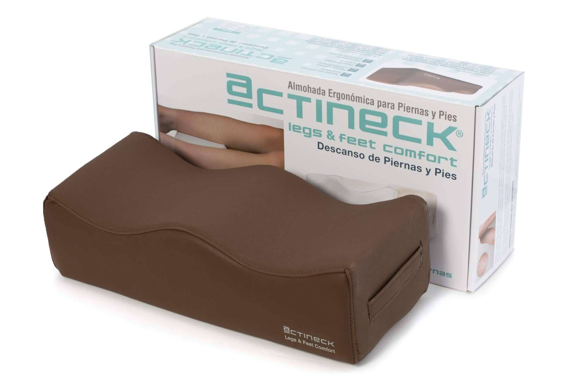 Los beneficios que aporta usar una almohada elevadora de piernas