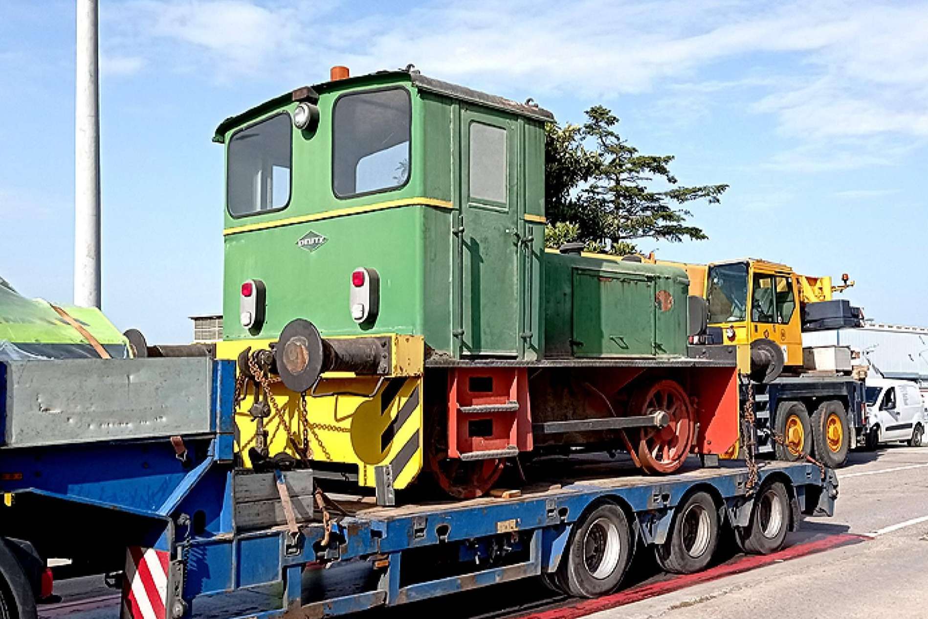 Rescatada una locomotora histórica de Saint Gobain por la Fundación del Patrimonio Ferroviario