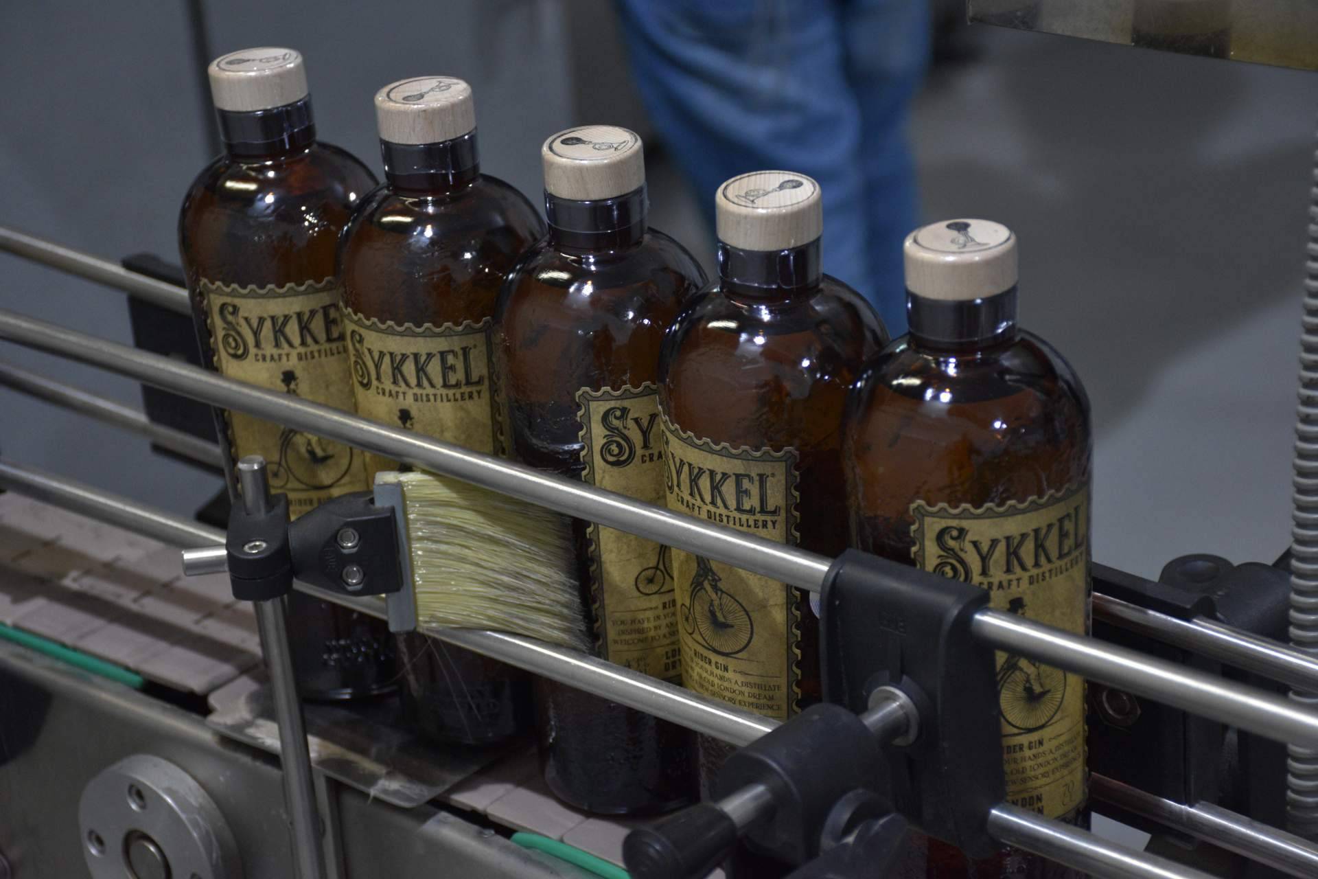 Las partidas limitadas de 1.400 botellas numeradas de Sykkel London Dry Gin, una ginebra premium artesanal andaluza