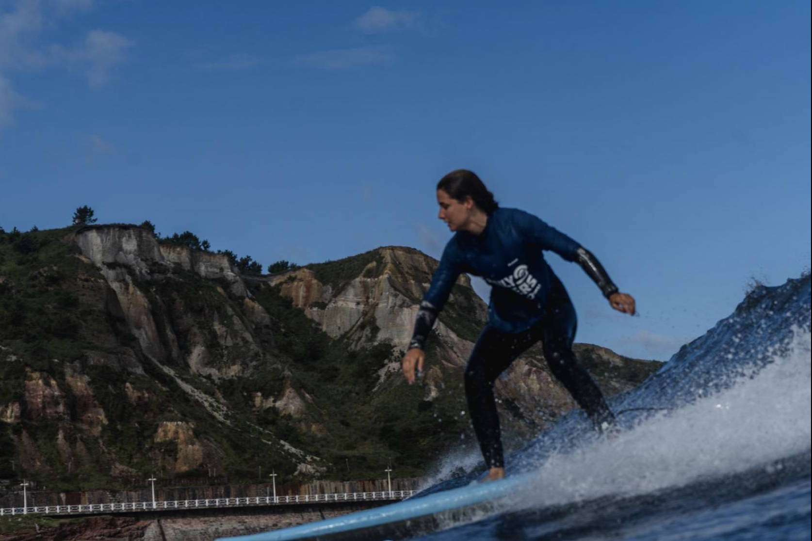 Family Surfers - Surfcamp Las Dunas presenta una oferta especial de alojamiento gratuito para unirse a su escuela de surf este invierno