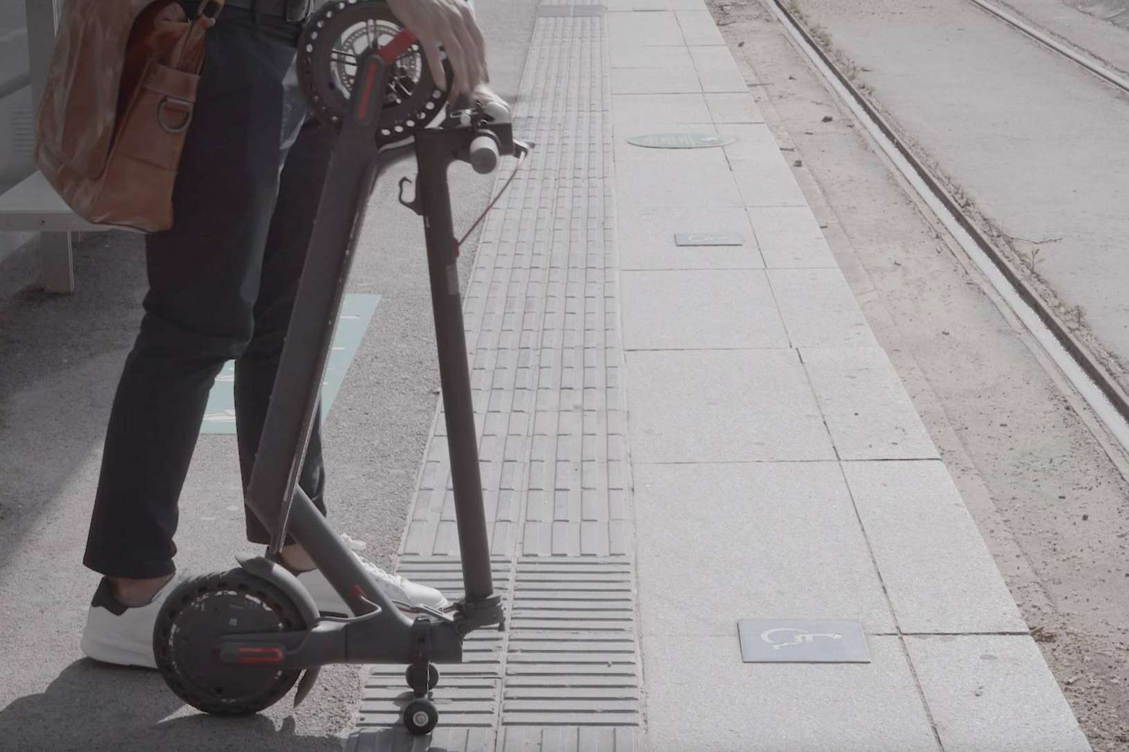 El soporte para guardar en vertical el patinete de Techmotion Electronics ya ha conseguido un 25 % de su objetivo de financiación en su primera semana de campaña de crowdfunding