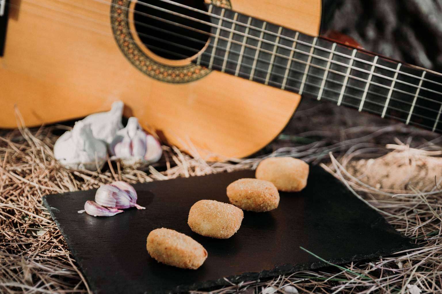 La Croqueta del Abuelo ofrece croquetas gourmet a domicilio listas para freír