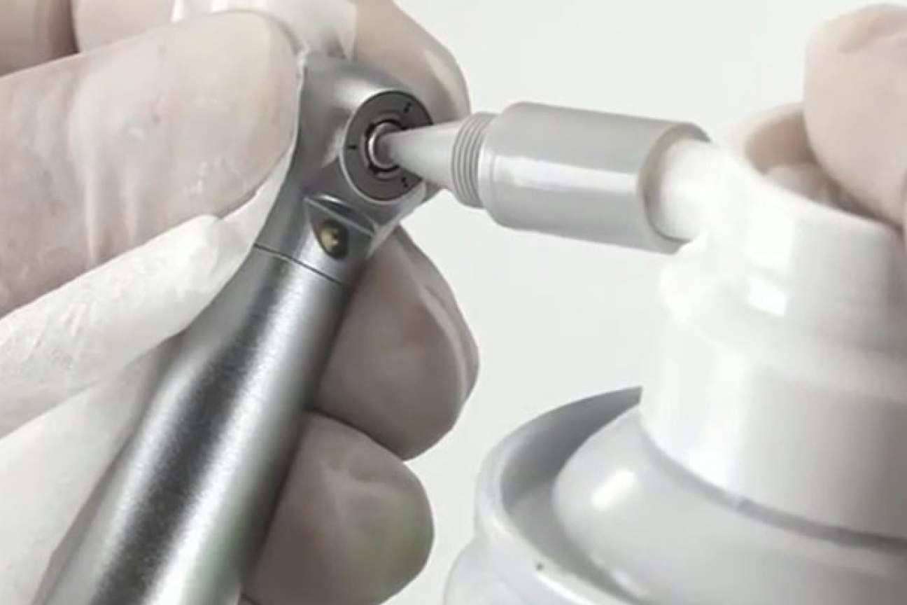 Praezimed ofrece aceites de lubricación para el correcto mantenimiento de los instrumentales dentales