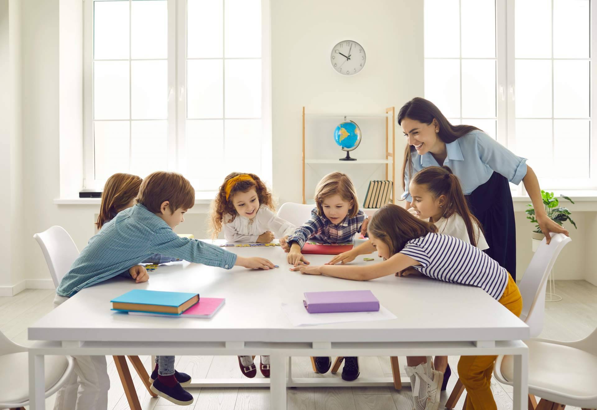 Principales beneficios de aprender inglés en edad temprana, por Varona's Institute