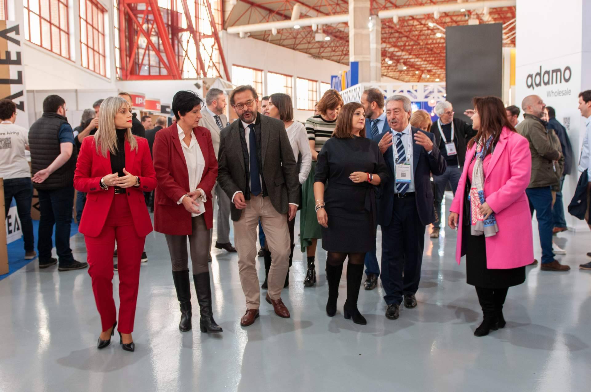La inauguración de la Feria Tecnológica 2022 de Acutel con la presencia de todas las administraciones públicas en una primera jornada en la que se registraron casi dos mil visitantes