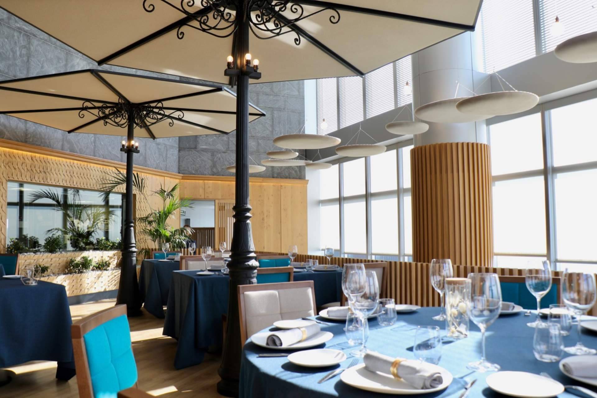 ÉLKAR, el restaurante situado a 160 m de altura cumple un año