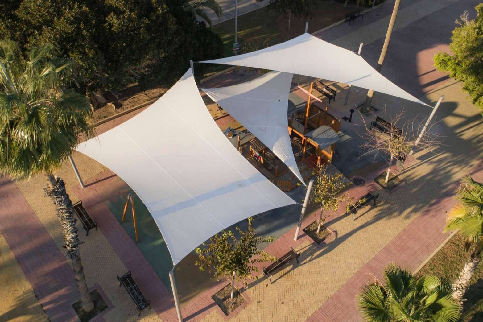 Toldos tipo vela de Velas Alicante, ideales para dar un toque de distinción y exclusividad sin disminuir su utilidad como protección solar