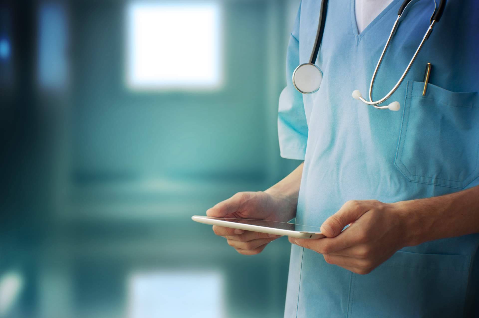 Las múltiples ventajas de las formaciones técnicas online para el sector sanitario, por Enfermería Evidente