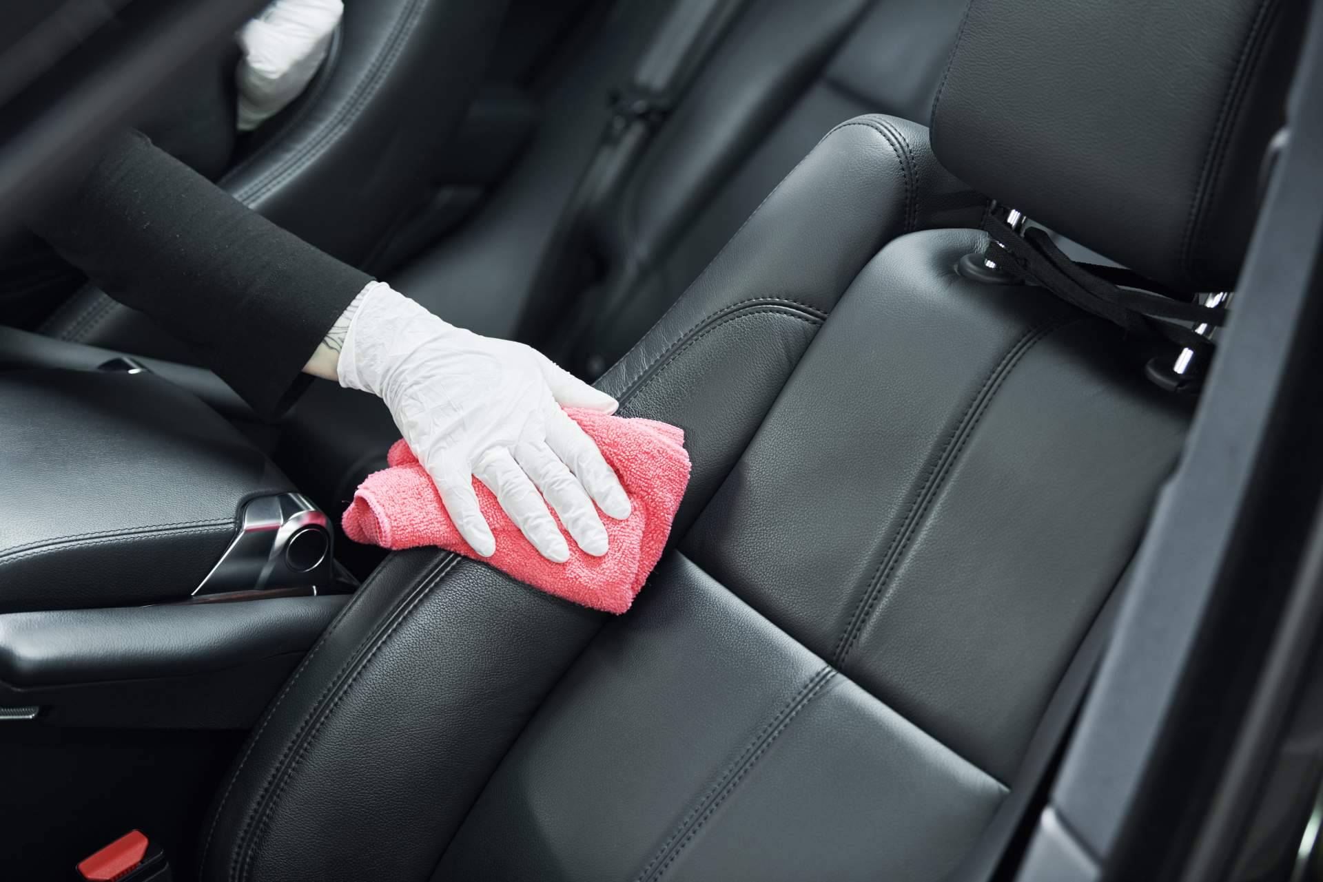 Un producto asombroso para arreglar el cuero de sofás, bolsos y asientos