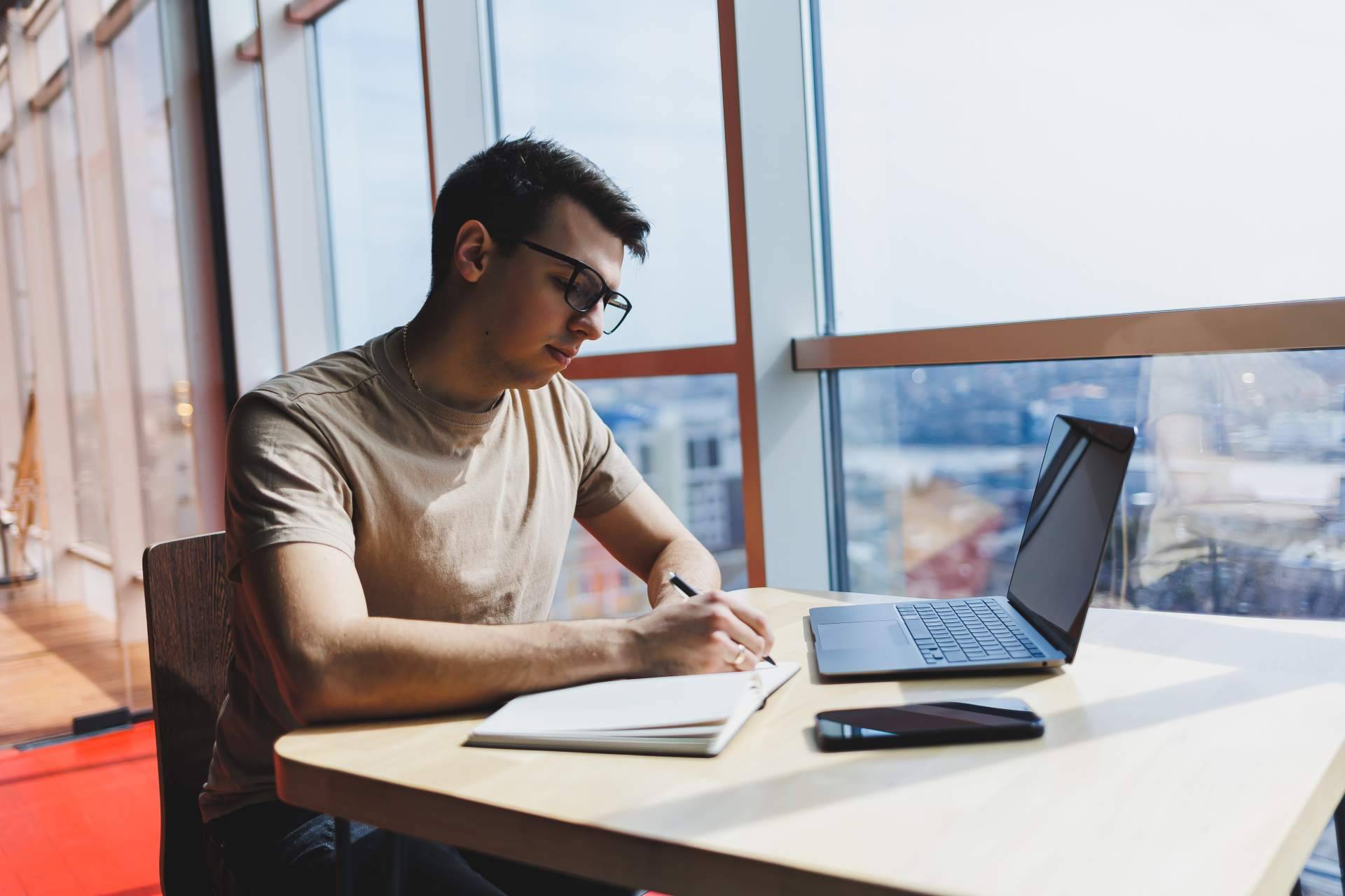 ¿Qué incluye el pack para la transformación digital La Magia de Internet, de la academia online Aula del Éxito?