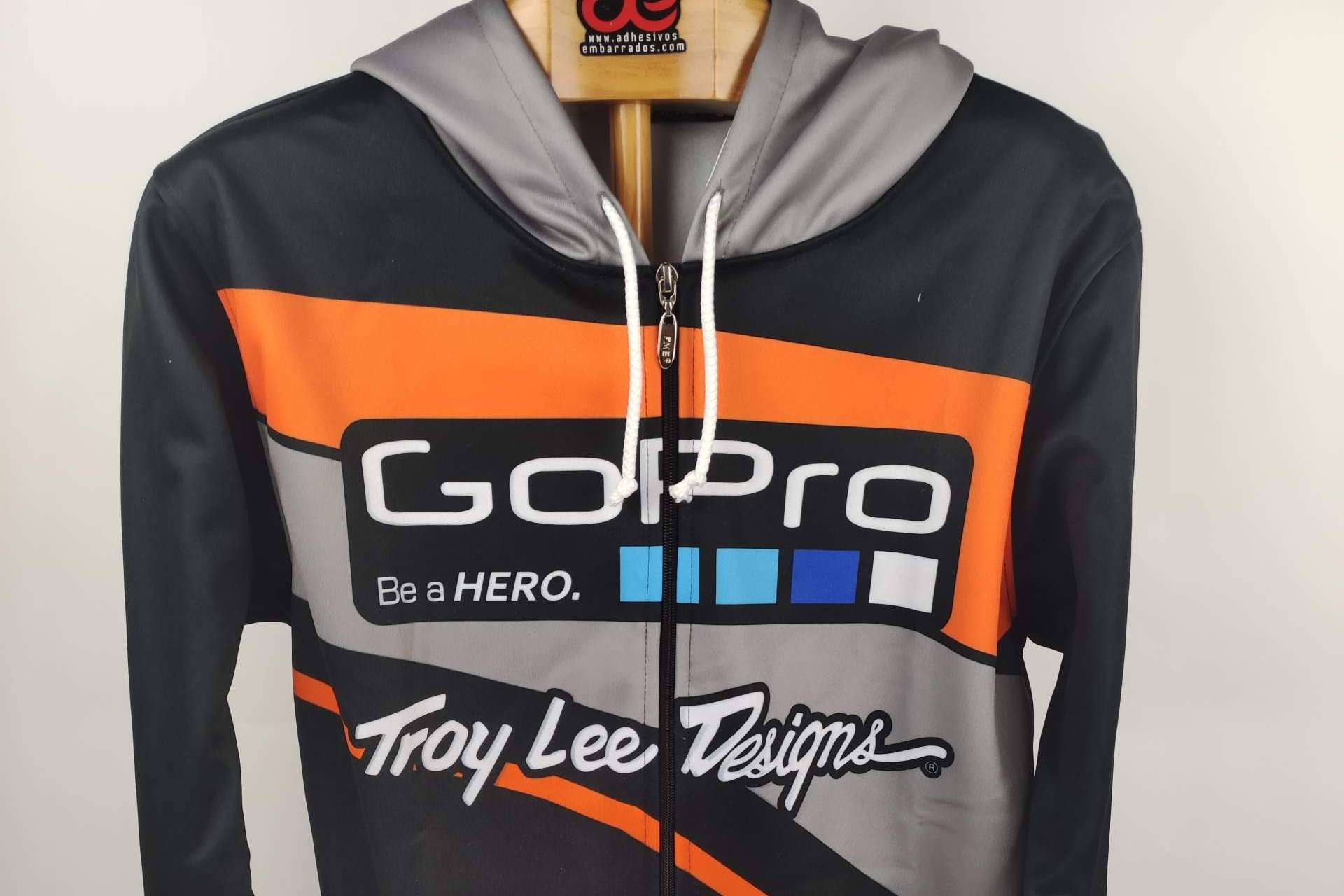ADHESIVOSEMBARRADOS ofrece ropa personalizada para off road