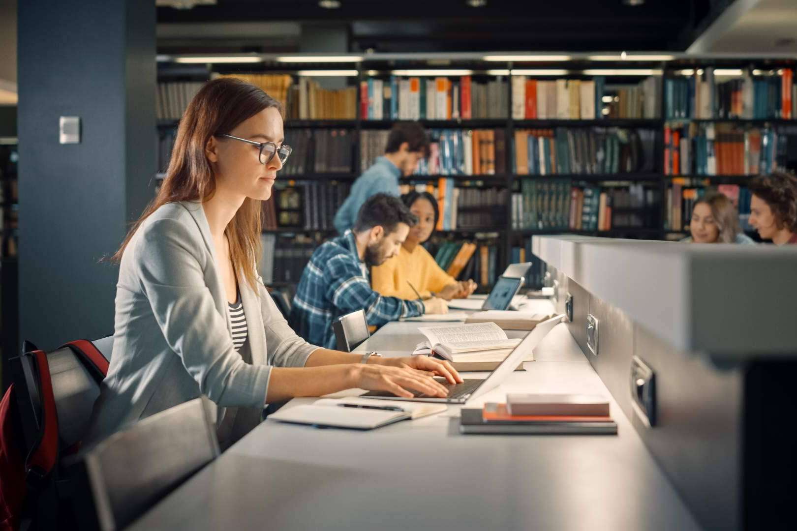 Aprobar el TFG y TFM con la ayuda que ofrece Ayuda Universitaria