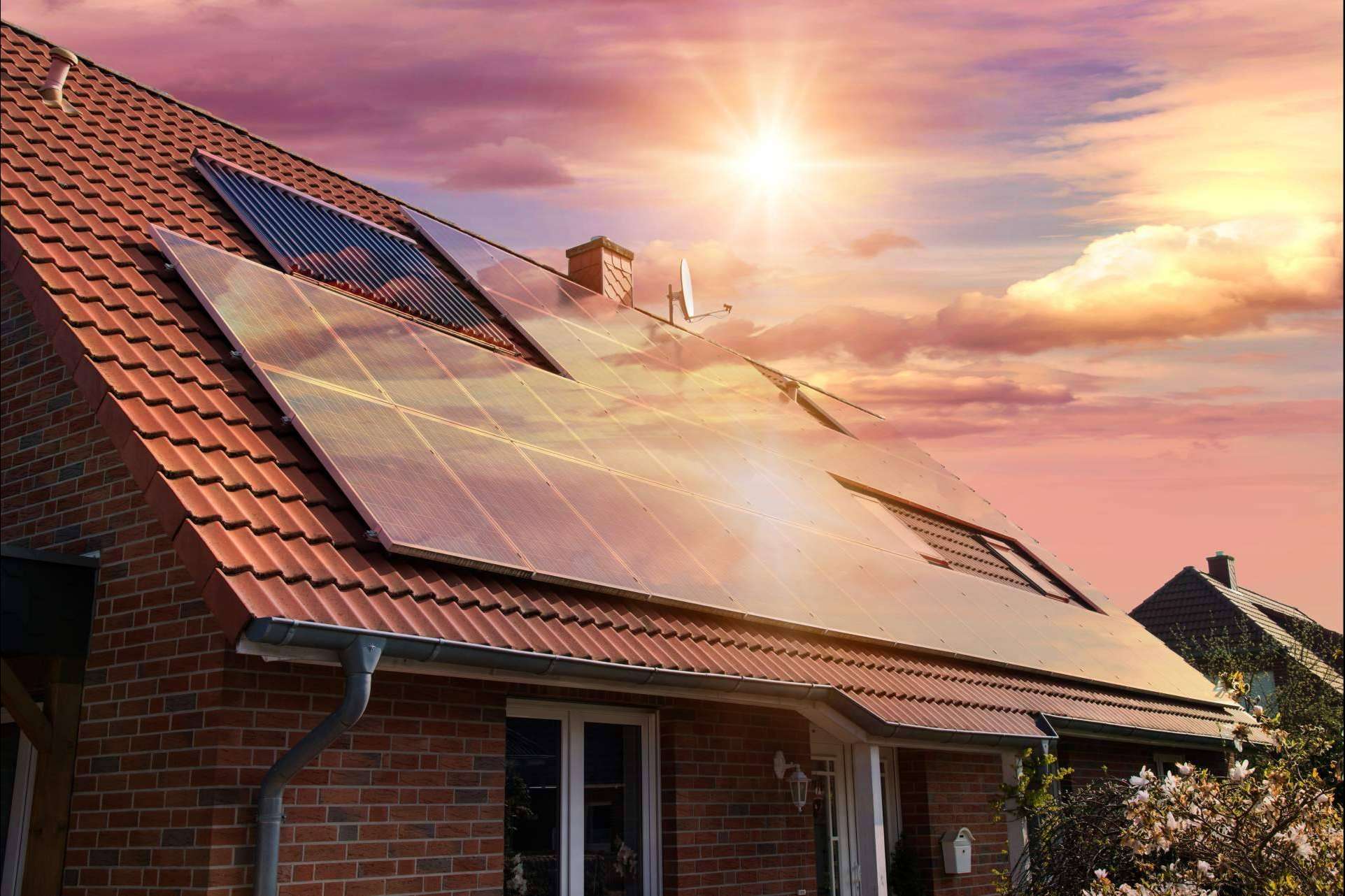 Los servicios de la firma Elica Ingenieros para la instalación de puntos de recarga de vehículos y placas solares