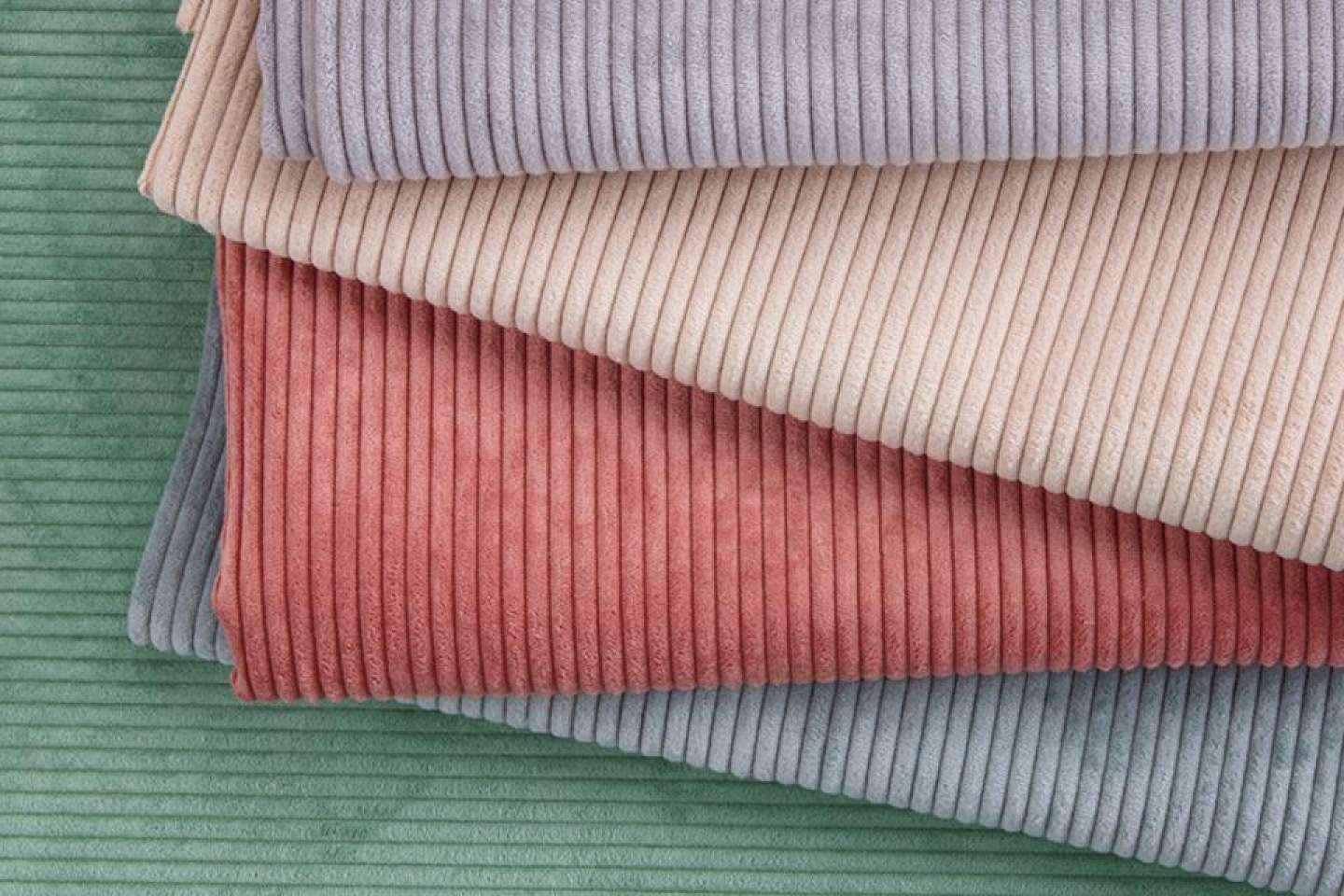 Rioma reinterpreta el tejido de pana con la colección Darven