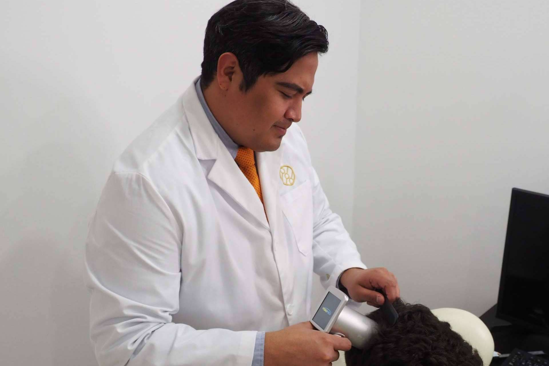 El método del injerto capilar sin rapar que realiza el Instituto Médico Del Prado
