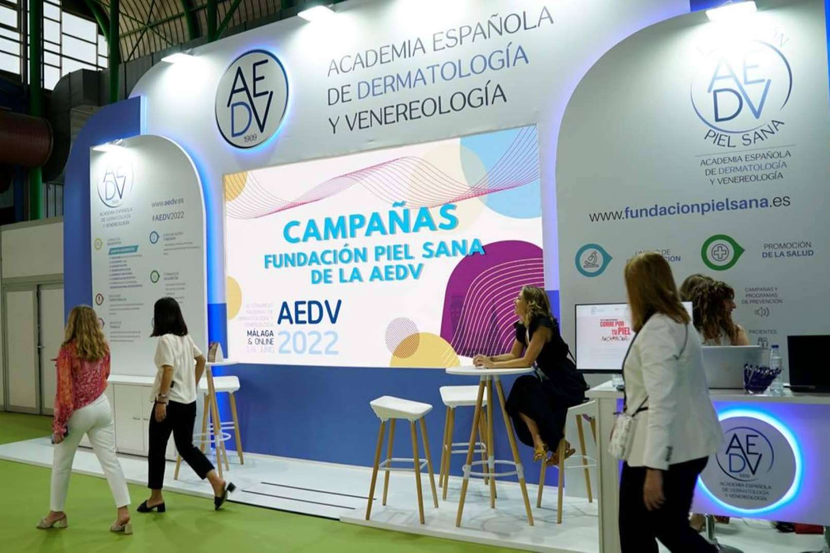 La Fundación Piel Sana de la AEDV resalta los riesgos que hay sobre la psoriasis en cuero cabelludo