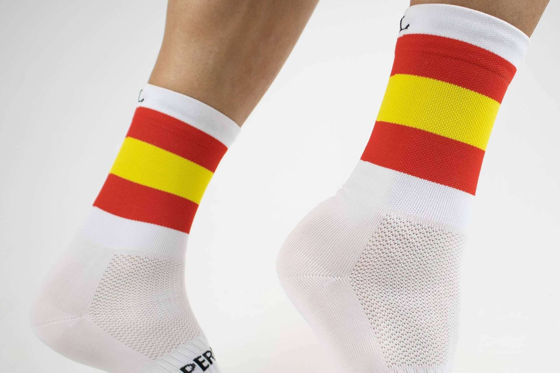 Perro Loco dispone de un diseño de calcetines de ciclismo con la bandera de España