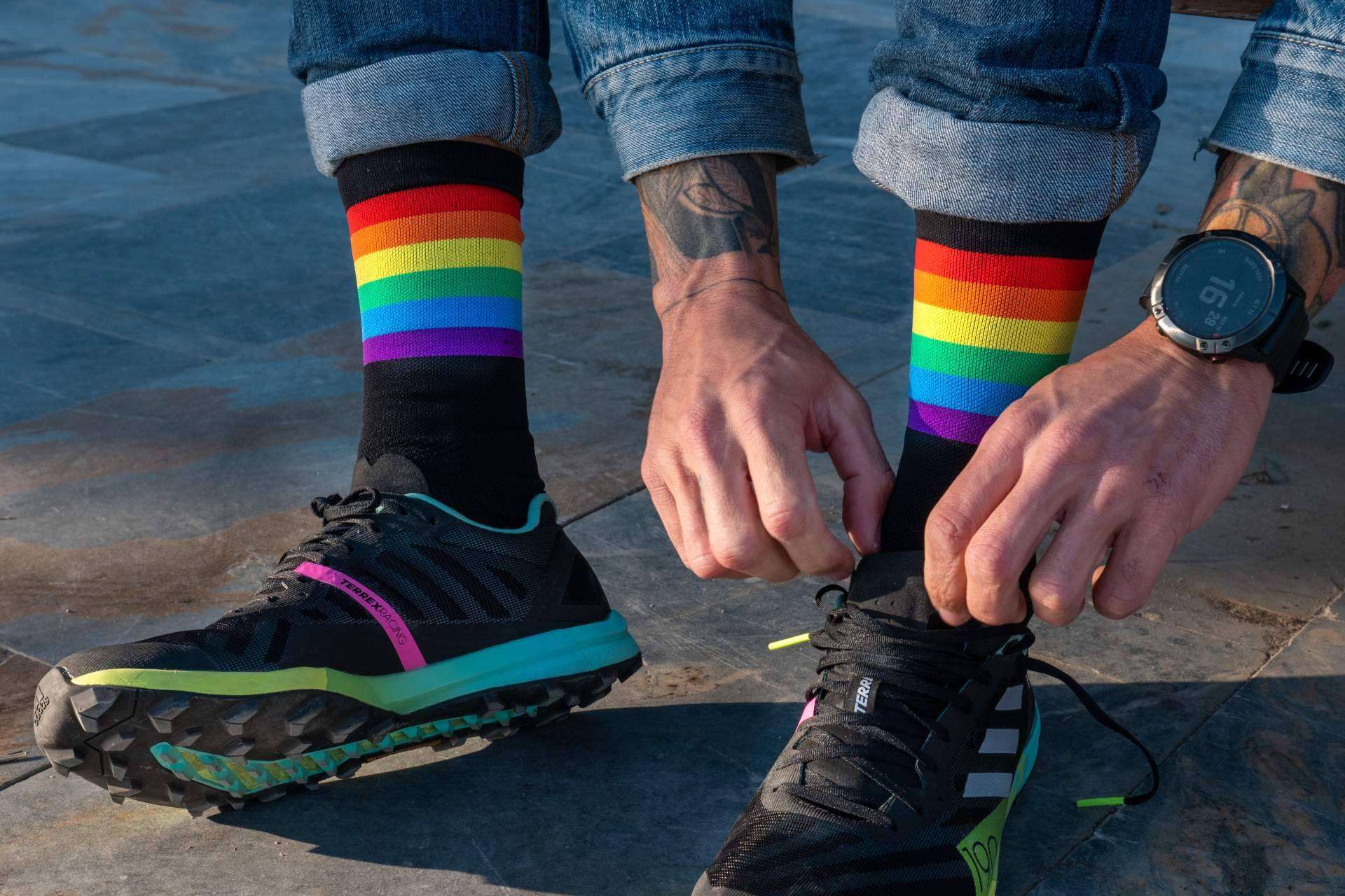 Comprar calcetines con la bandera LGTBI en Perro Loco