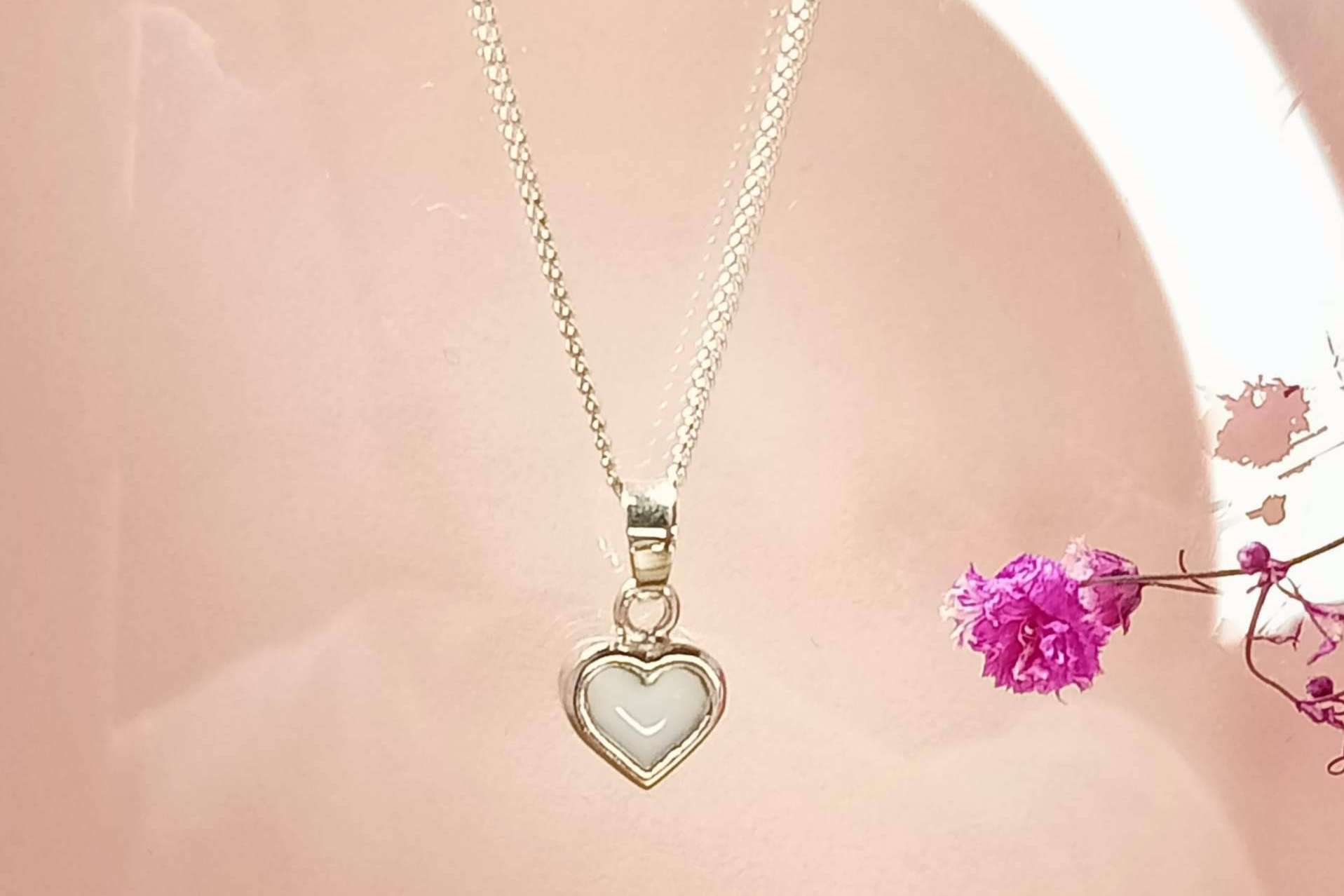 Encapsular el período de lactancia materna en joyas únicas, de la mano de Mamá de Lujo