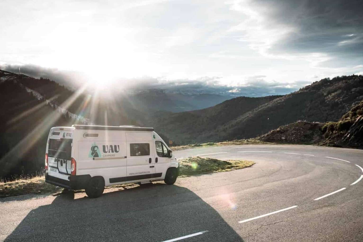 Alquilar autocaravanas prácticas, cómodas y completamente equipadas en Barcelona y Girona con UAU Campers