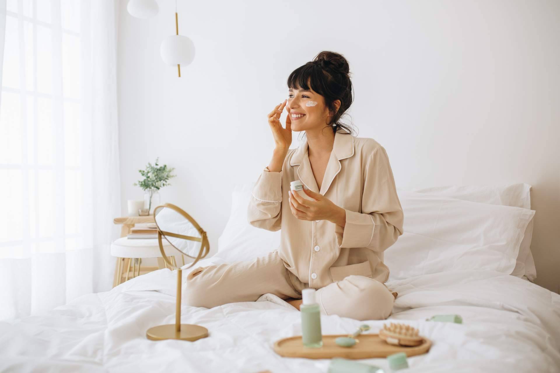 La importancia de una buena crema hidratante facial para que la piel del rostro no sufra la temporada de invierno, por La Para-Farmacia del Puerto