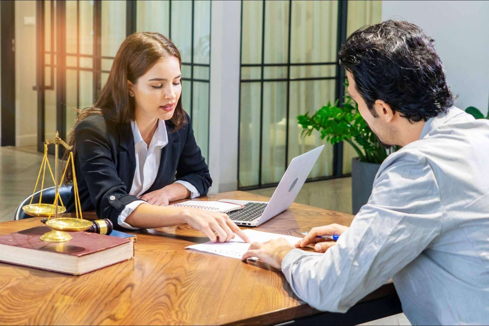 La ayuda de Asesority y sus abogados especializados en casos de reclamación bancaria online