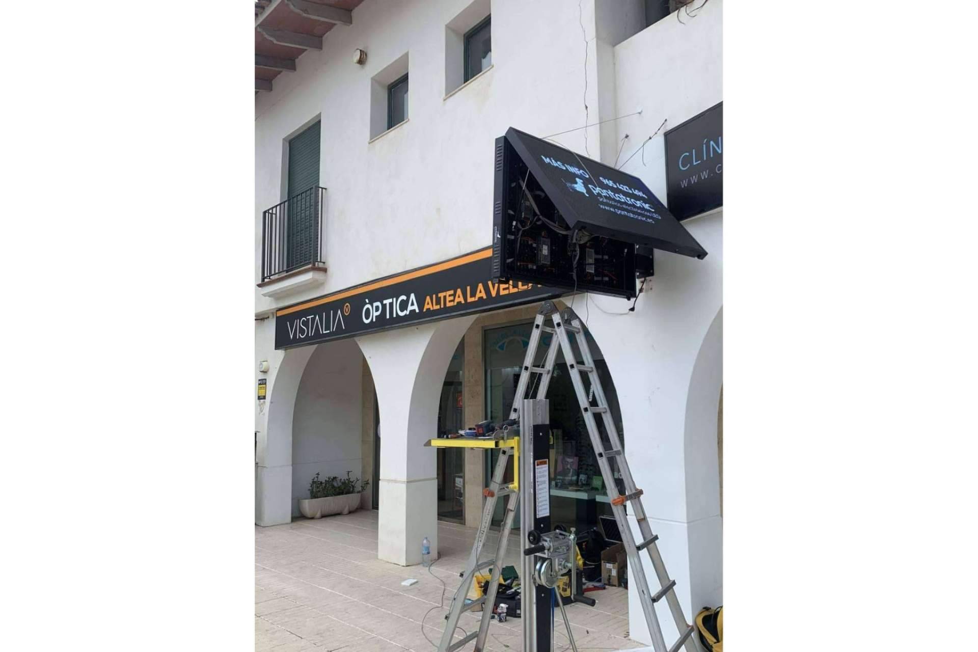 Las principales ventajas de las banderolas LED, por Pantatronic
