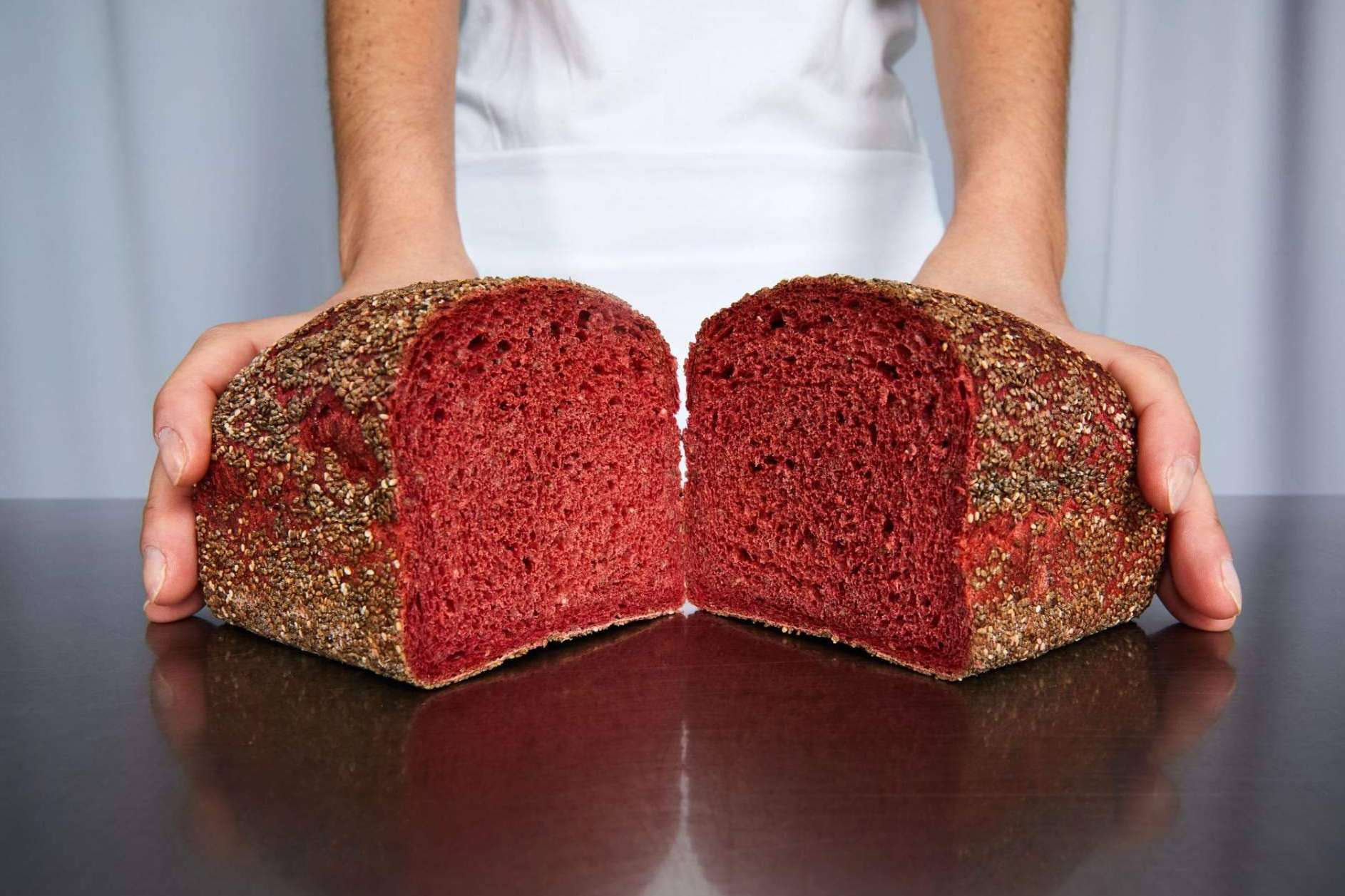 La marca de panes orgánicos que ha revolucionado el mercado de la alimentación funcional presenta un pan simbiótico desarrollado por científicos que ayuda a reducir la presión arterial