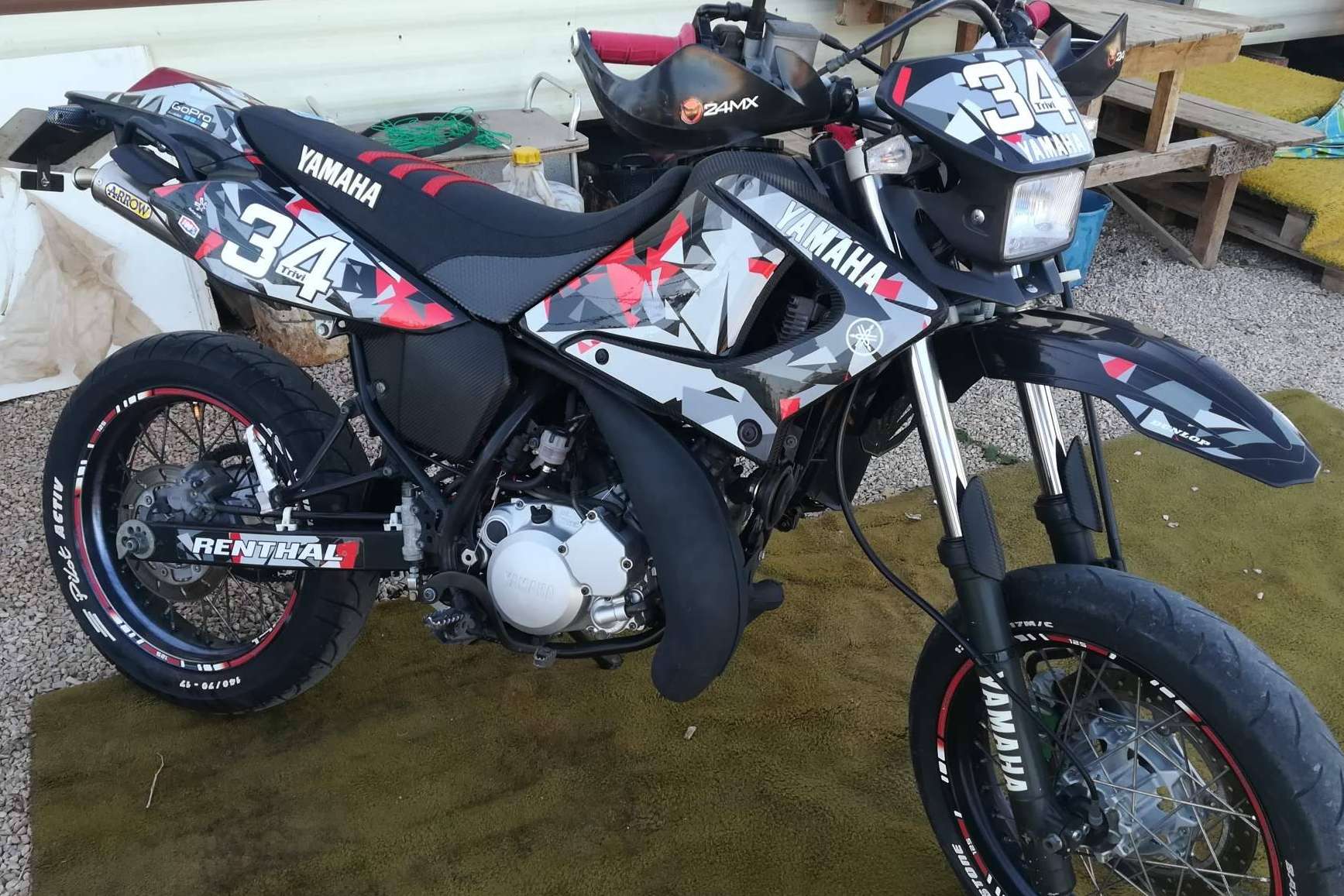 Las diferentes pegatinas de moto de ADHESIVOSEMBARRADOS