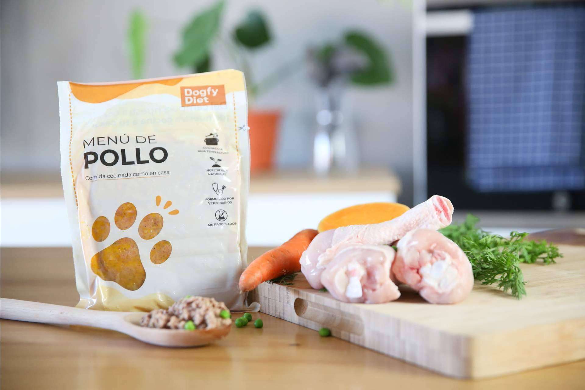 Las diferencias entre la dieta BARF vs comida natural para perros cocinada, de la mano de Dogfy Diet