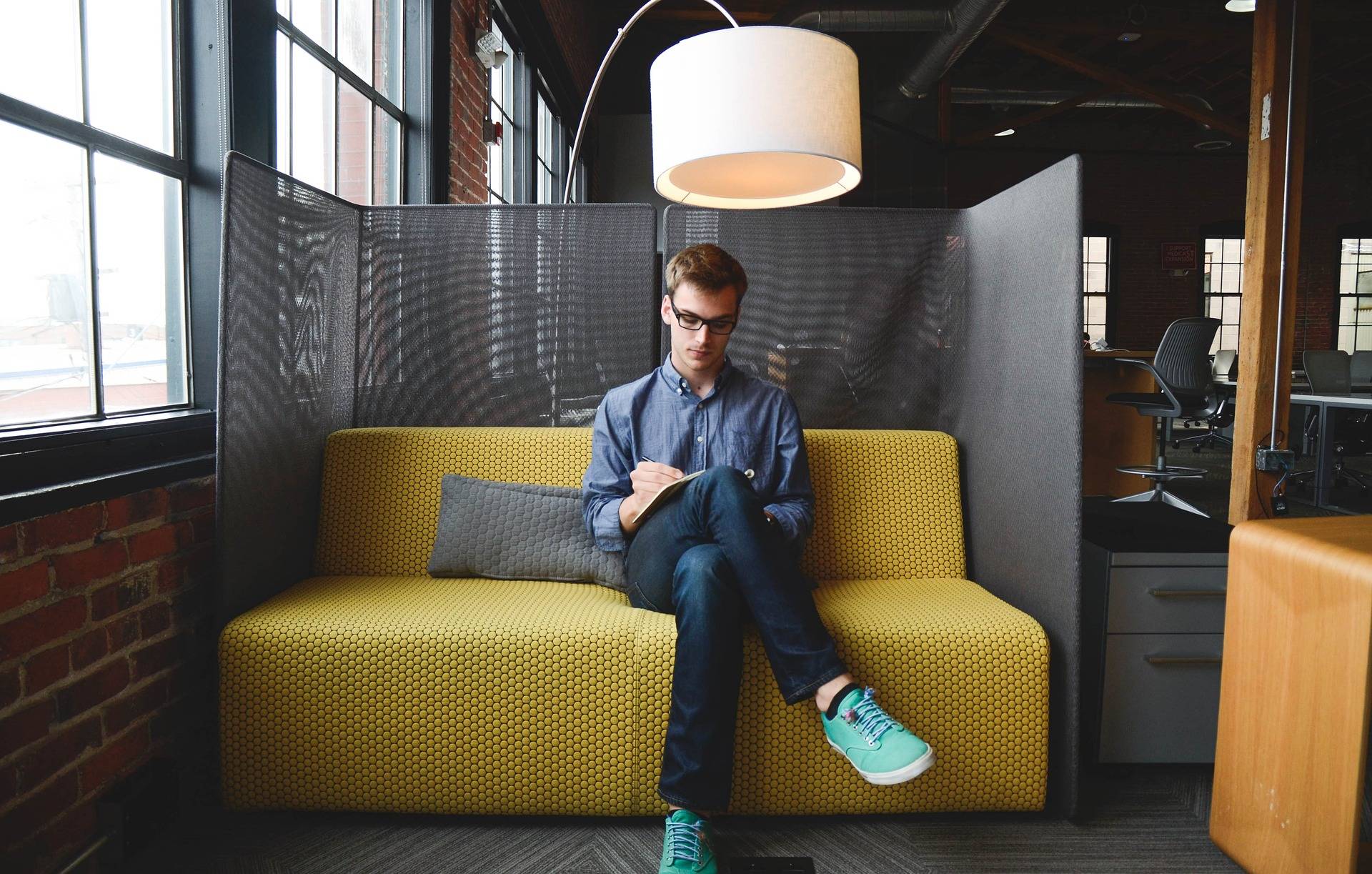 Por qué es importante la ergonomía en el trabajo de oficina, por Mi Web de Salud
