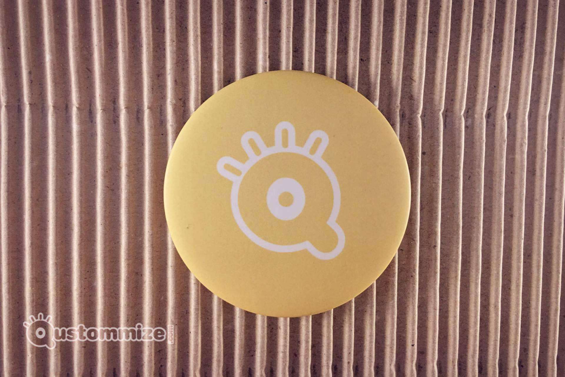 Creación online de chapas, imanes y adhesivos personalizados de la mano de Qustommize