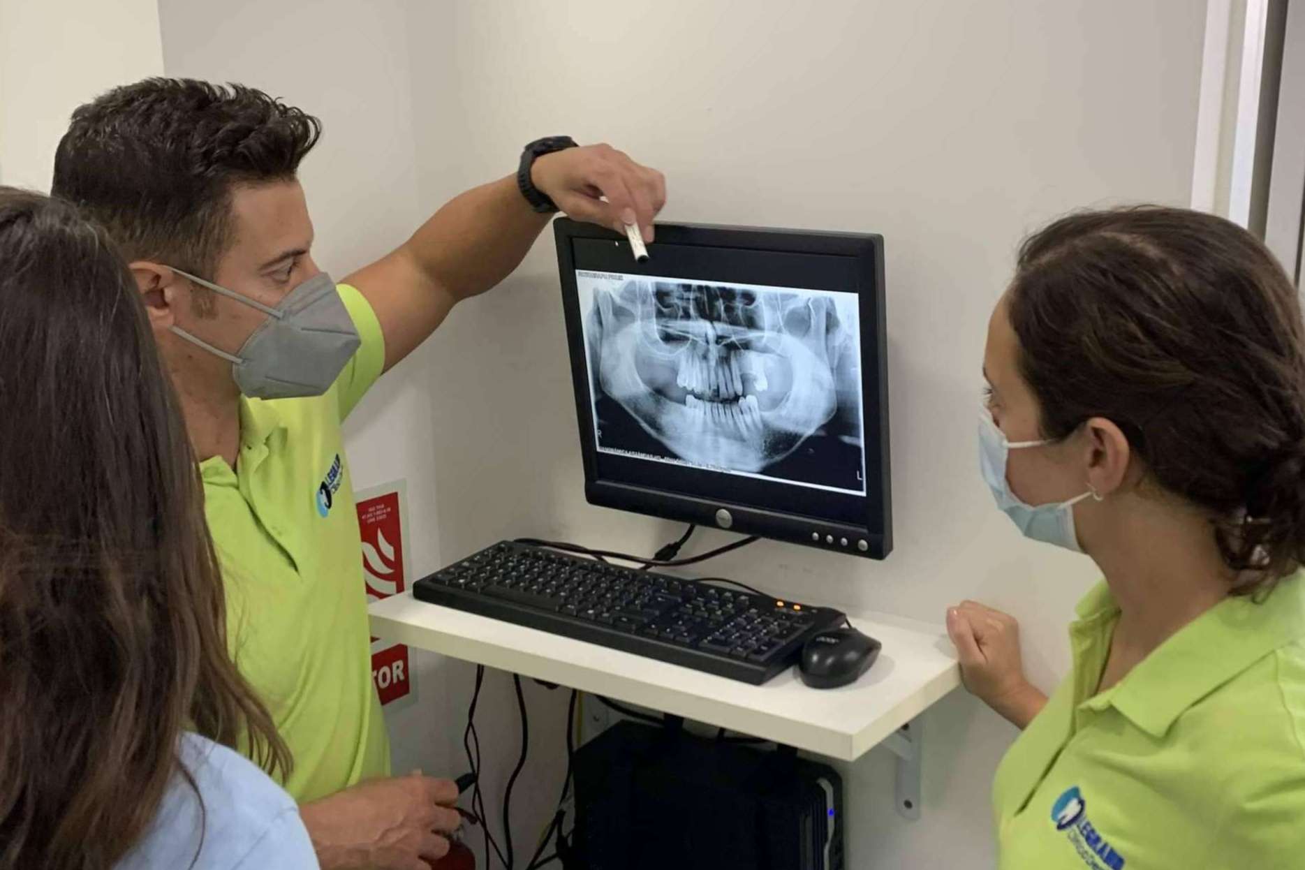 Dental Legrand cuenta con un equipo de especialistas en tratamientos de implantes dentales