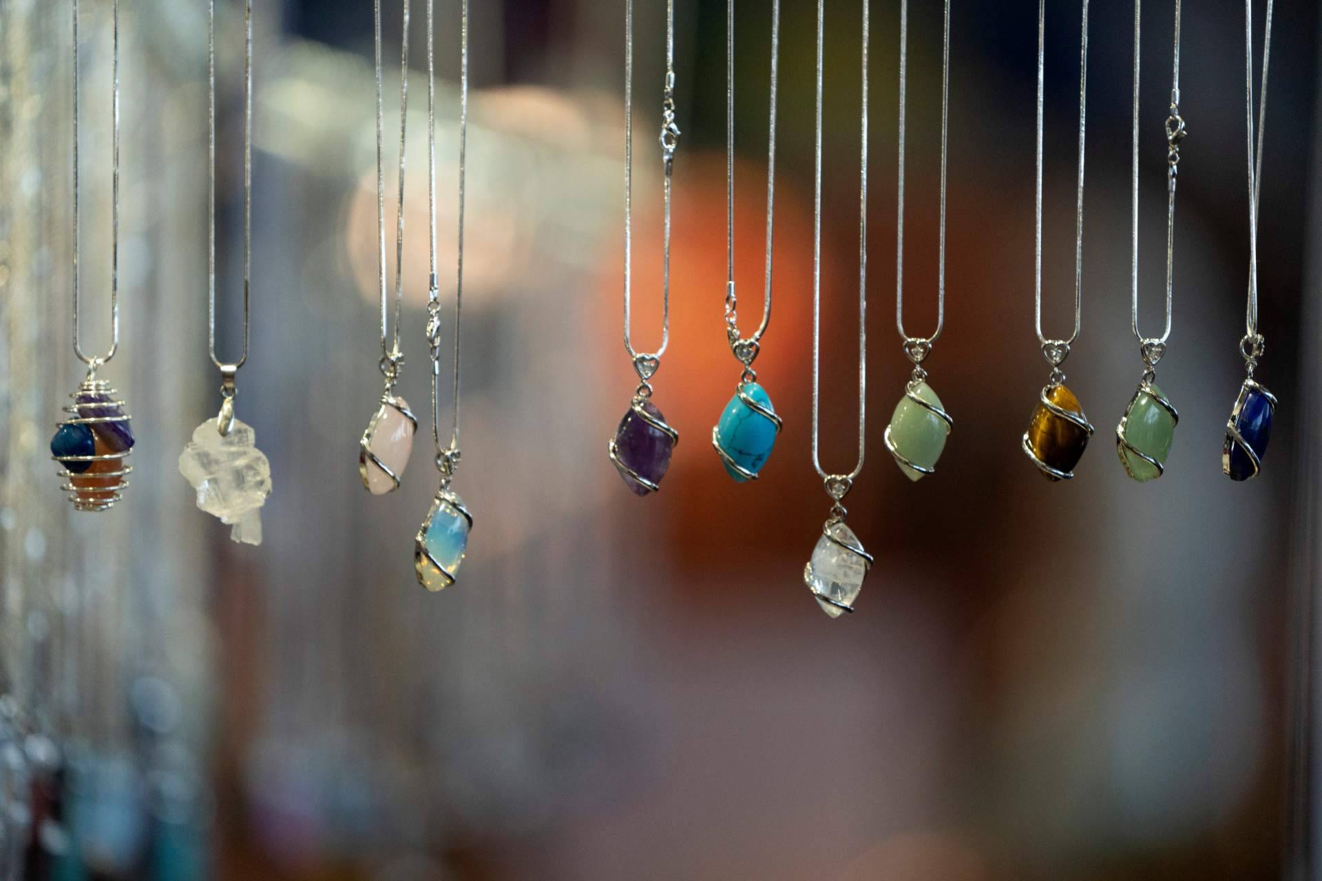 Los collares de piedras naturales son sinónimo de belleza y protección, por Tierra de Gemas