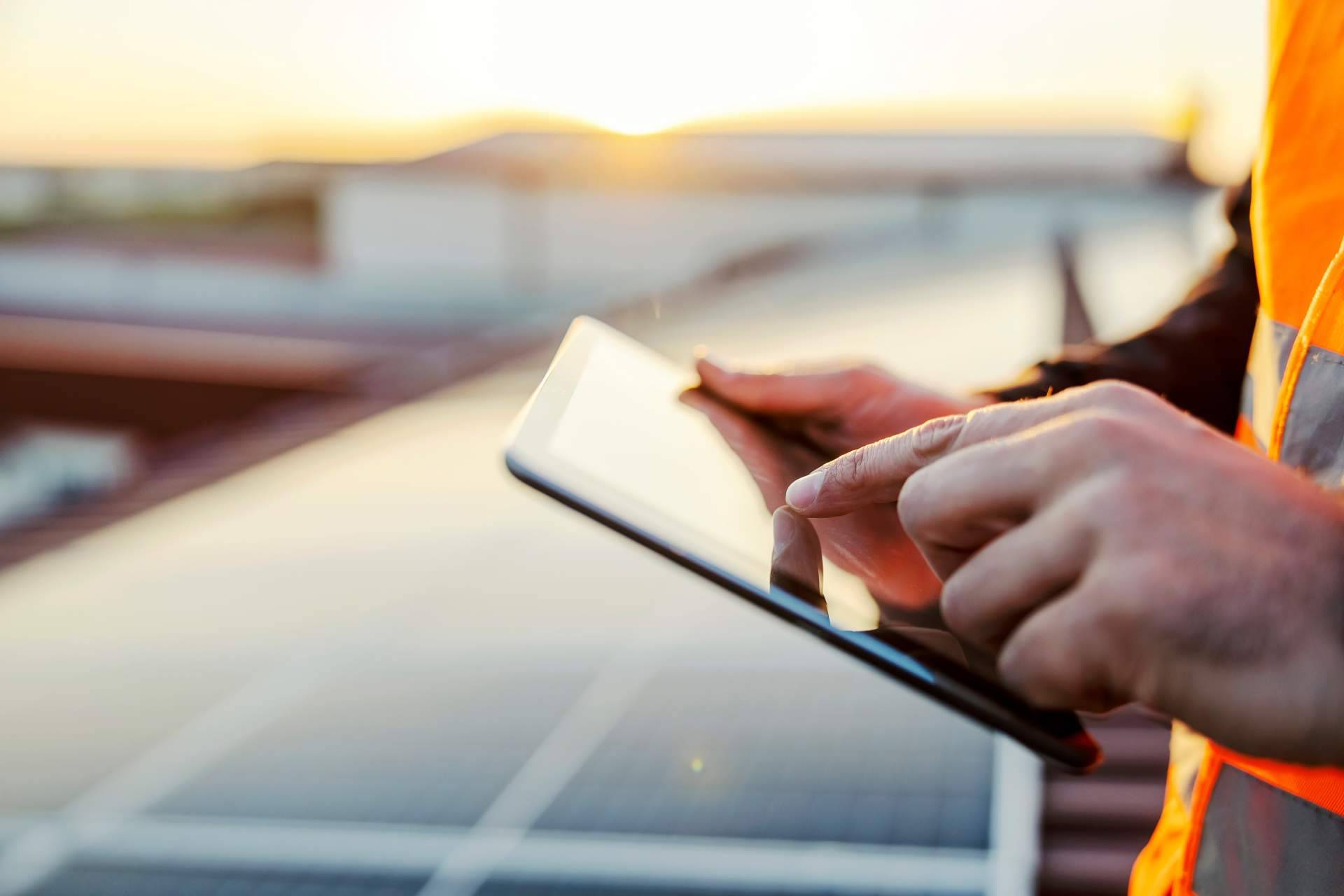 La instalación de placas solares en viviendas unifamiliares, por Solar Tres60