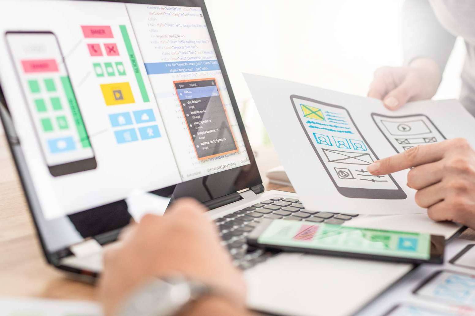 Nomascode ayuda a empresas y startups a desarrollar aplicaciones móviles y web de forma rápida, con un óptimo diseño y a un coste mínimo