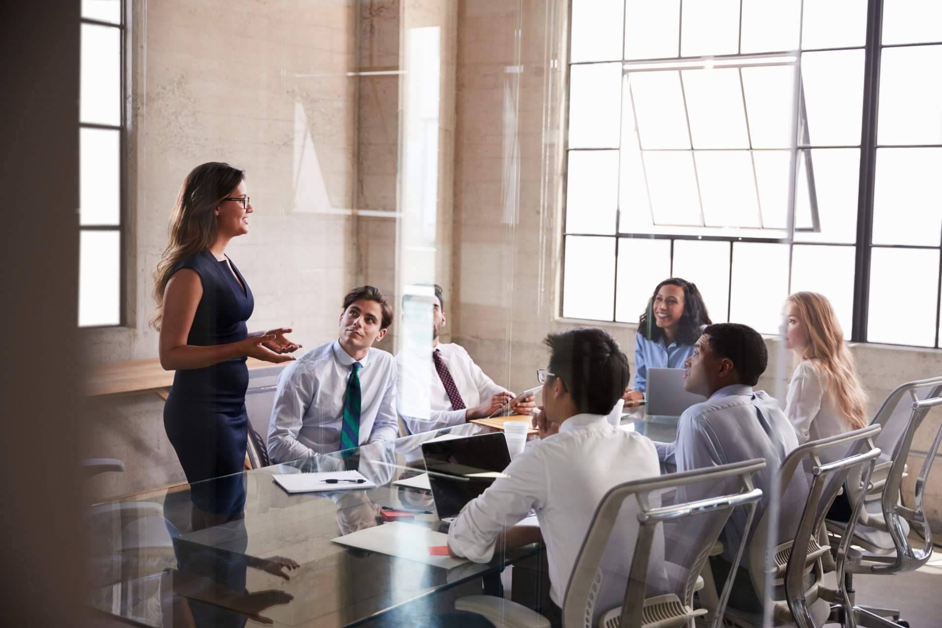 ARH ECONOMIST afirma que las grandes empresas ya no buscan jefes, sino líderes