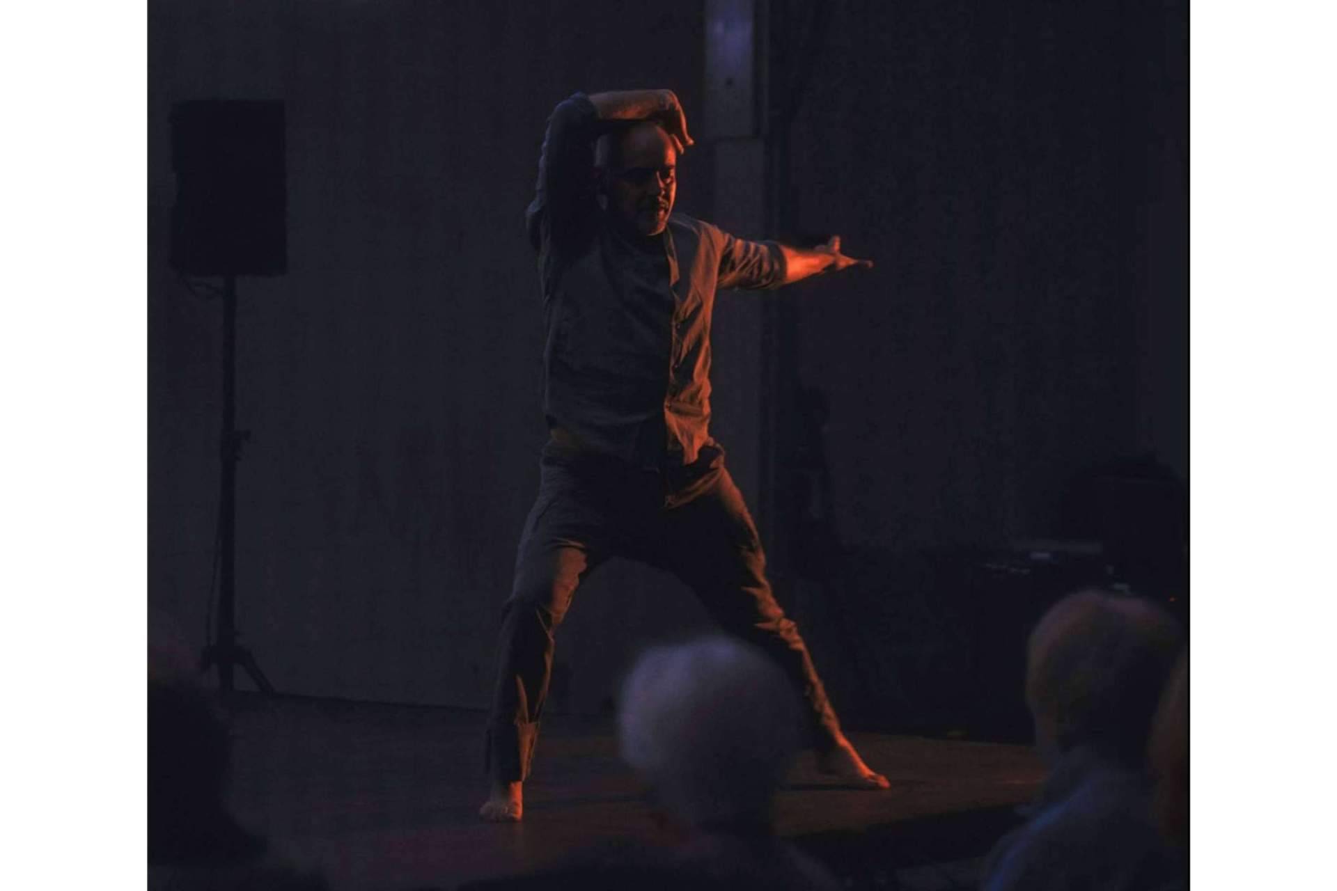 ¿Quién es Roberto Olivan, un destacado bailarín contemporáneo y profesor de danza?