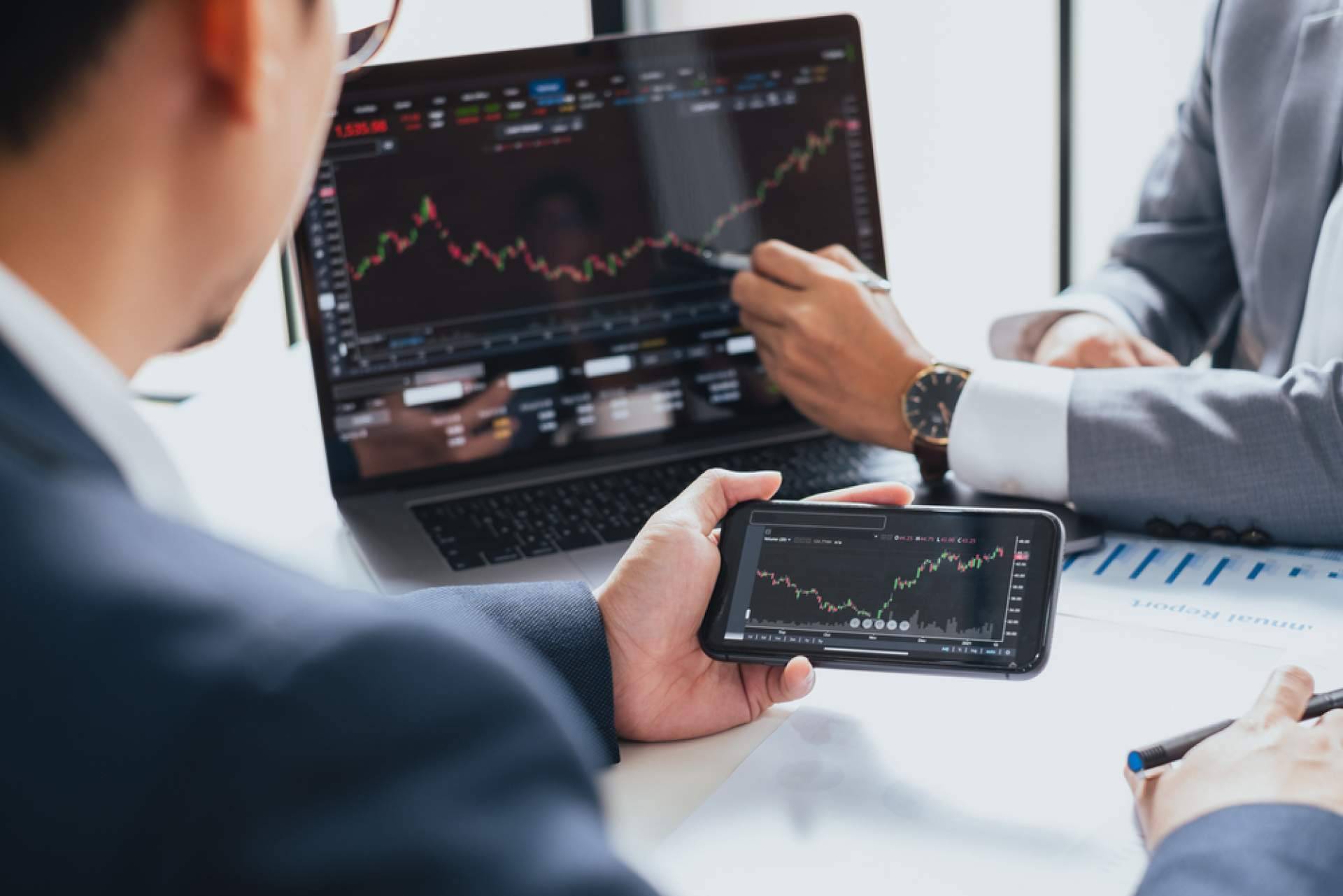 Trading Rentable con Chris señala qué tipos de mercados existen y cuál es su funcionamiento