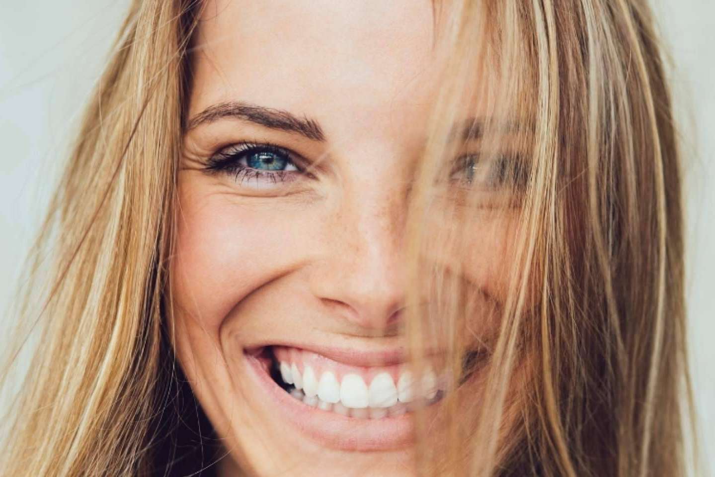 Someterse a un tratamiento para la sonrisa gingival de la mano de la Clínica Dental Ruiz de Gopegui