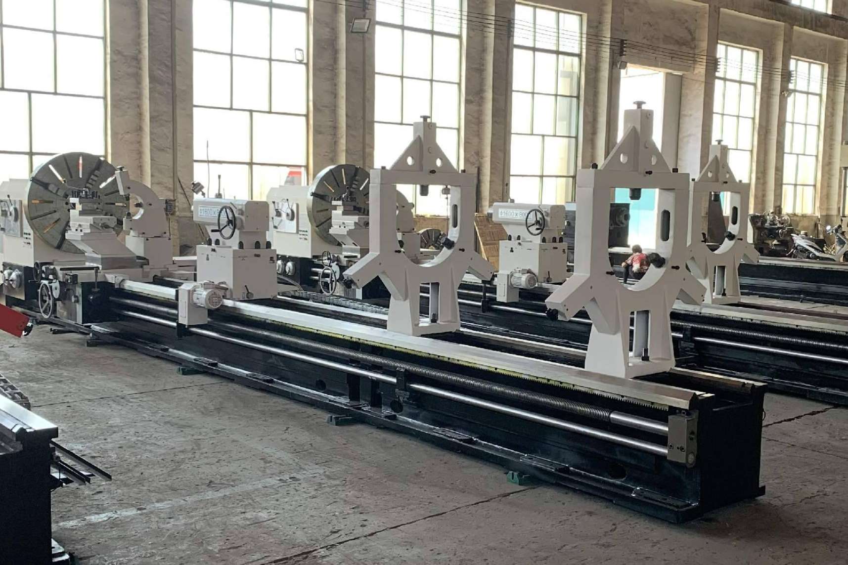 Abadecom sobre los beneficios del suministro y puesta en marcha de la máquina torno horizontal