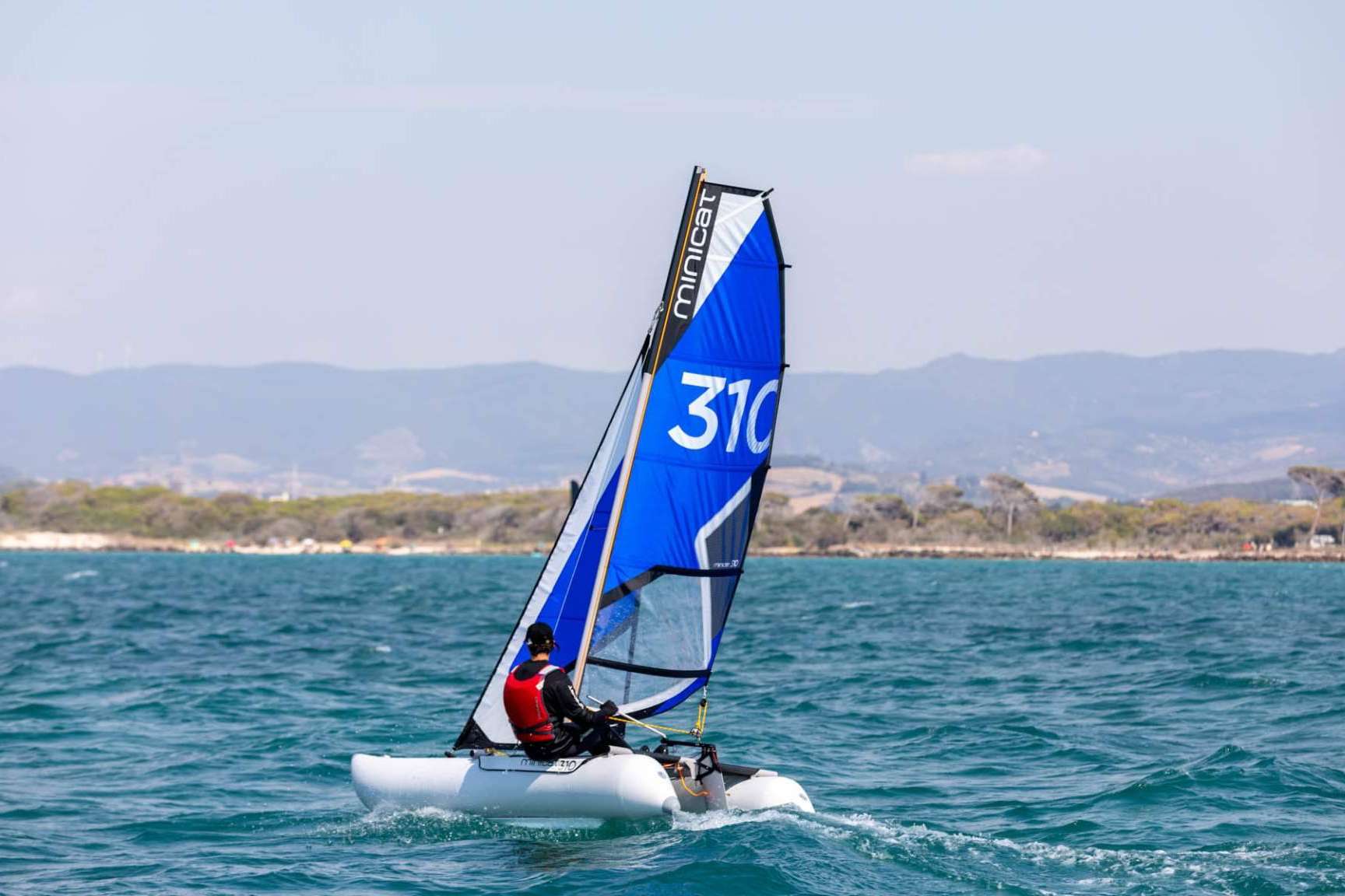 Nauticmar, distribuidores exclusivos en España de mini catamaranes, hinchables y desmontables