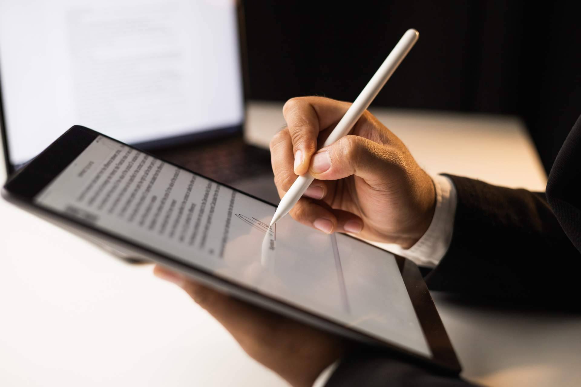 Acerca de la firma de contratos con los servicios que ofrece Factorymail